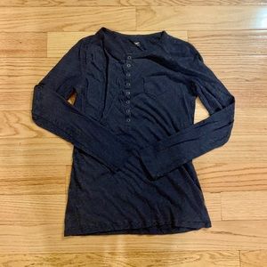 {Gap} Long Sleeved Tee